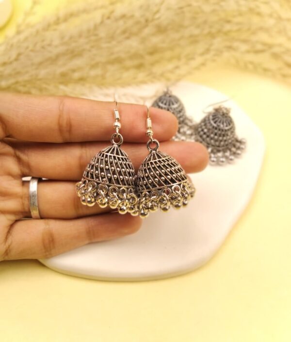Sajni Indian Jhumkay