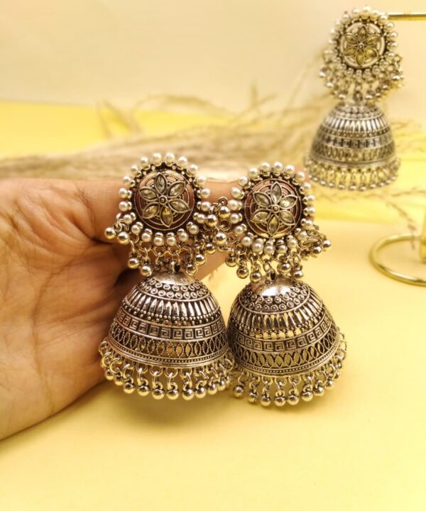 Noushaba Ari Jhumkay