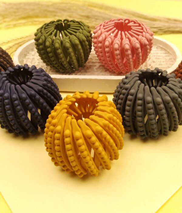 Dot Nest Hair Claws