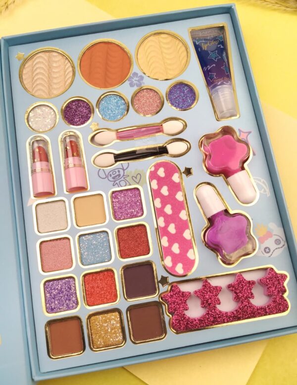 Stict Vivid Makeup Kit - Image 2
