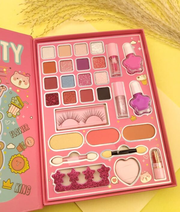 Dream Makeup Palette Book - Image 3
